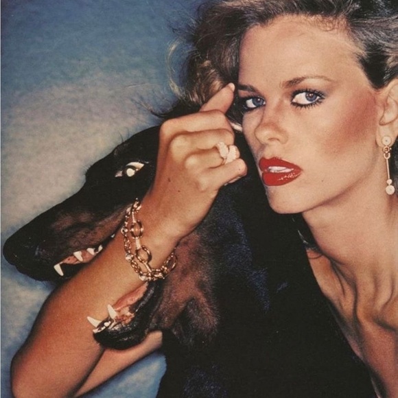 I'm going Live! Get In, we gunna make sales and have fun ❤️‍🔥🪷🪷🪷🪷 - Picture 9 of 15